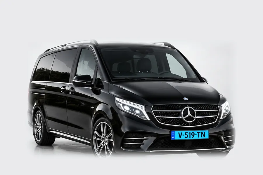 Zwarte Mercedes-Benz V-Klasse taxibus van Braintax voor 8 personen